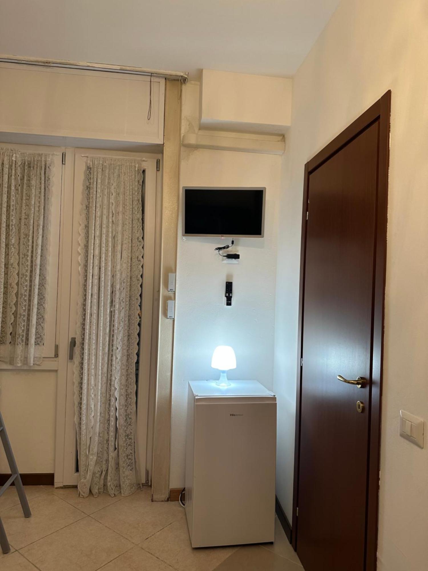 Gigli, Rooms Con Cucina In Comune E Terrazza 米兰 外观 照片