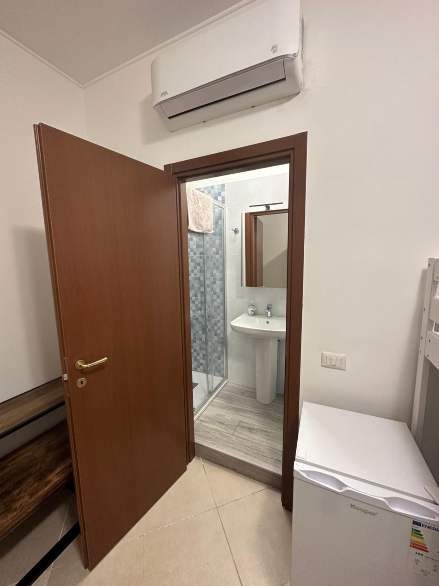 Gigli, Rooms Con Cucina In Comune E Terrazza 米兰 外观 照片